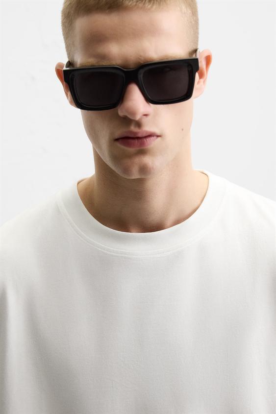 T-SHIRT WITH CONTRASTING